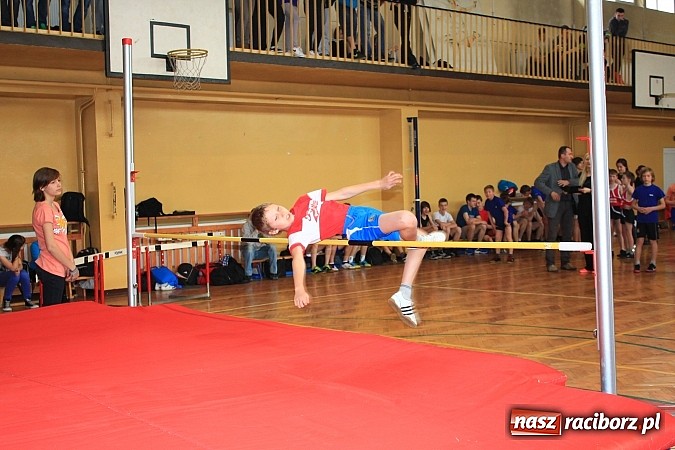 Zdjęcie w galerii na portalu naszraciborz.pl: ZSOMS: Skakali wzwyż przy muzyce wiadomości z regionu