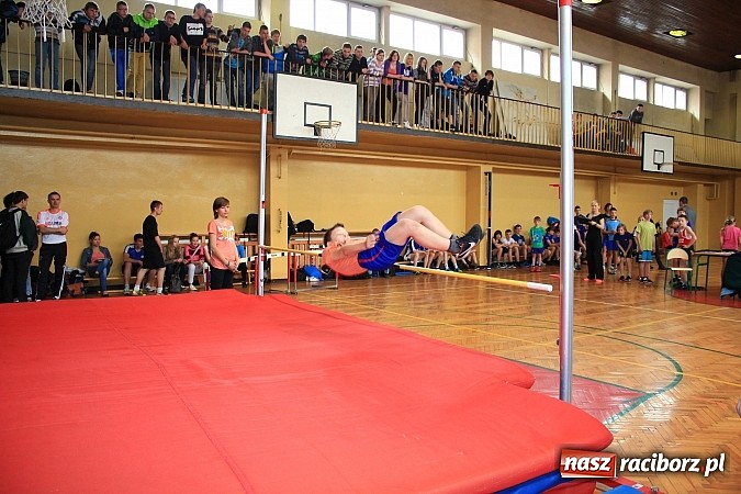 Zdjęcie w galerii na portalu naszraciborz.pl: ZSOMS: Skakali wzwyż przy muzyce wiadomości z regionu