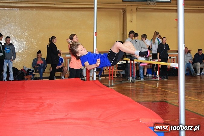 Zdjęcie w galerii na portalu naszraciborz.pl: ZSOMS: Skakali wzwyż przy muzyce wiadomości z regionu