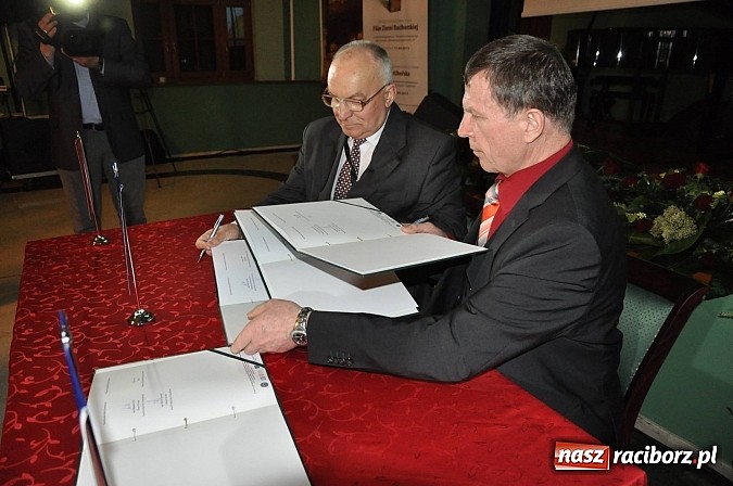 Zdjęcie w galerii na portalu naszraciborz.pl: SM Nowoczesna -  Filary Ziemi Raciborskiej wiadomości z regionu