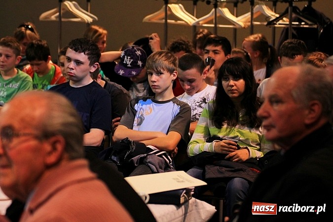 Zdjęcie w galerii na portalu naszraciborz.pl: Wszystko na temat dwujęzycznych tablic w Krzanowicach wiadomości z regionu