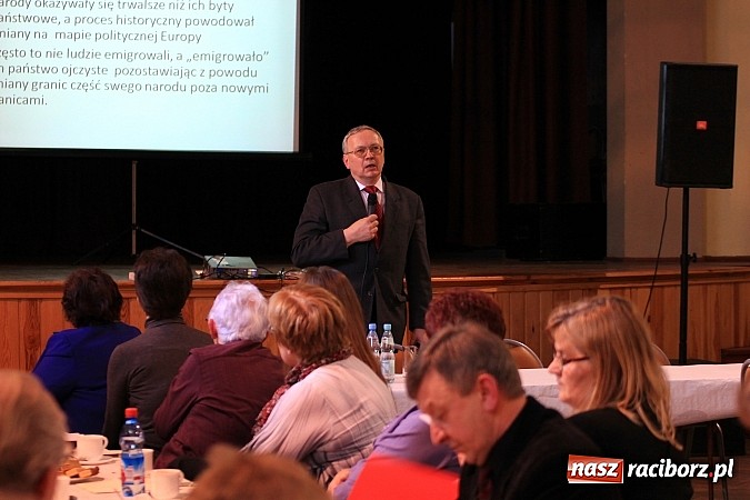 Zdjęcie w galerii na portalu naszraciborz.pl: Wszystko na temat dwujęzycznych tablic w Krzanowicach wiadomości z regionu