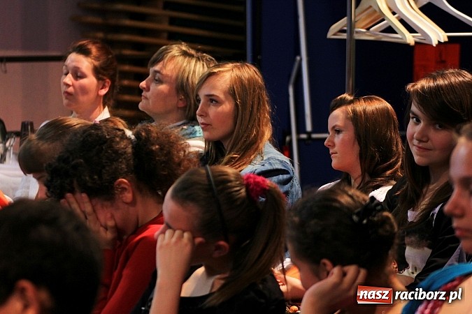 Zdjęcie w galerii na portalu naszraciborz.pl: Wszystko na temat dwujęzycznych tablic w Krzanowicach wiadomości z regionu