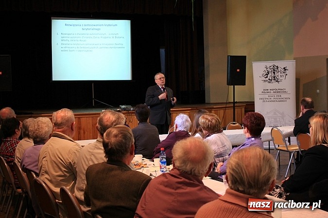 Zdjęcie w galerii na portalu naszraciborz.pl: Wszystko na temat dwujęzycznych tablic w Krzanowicach wiadomości z regionu