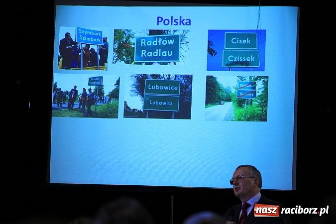 Zdjęcie w galerii na portalu naszraciborz.pl: Wszystko na temat dwujęzycznych tablic w Krzanowicach wiadomości z regionu