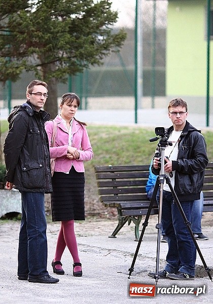 Zdjęcie w galerii na portalu naszraciborz.pl: W Kuźni oddali hołd ofiarom zbrodni katyńskiej wiadomości z regionu