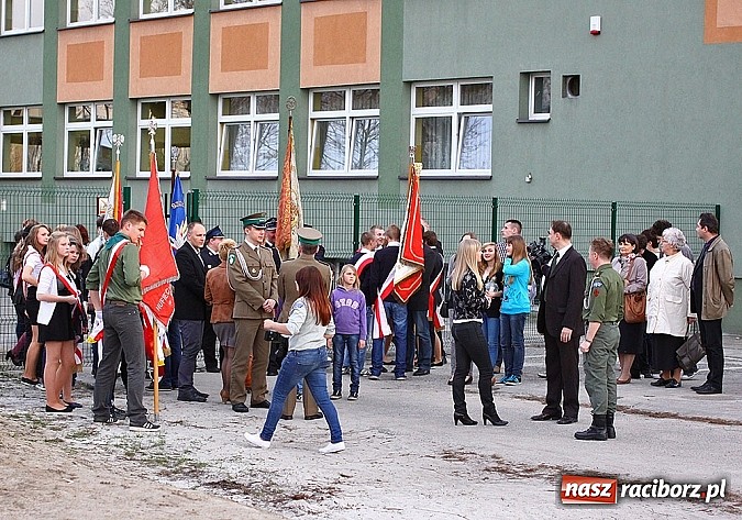 Zdjęcie w galerii na portalu naszraciborz.pl: W Kuźni oddali hołd ofiarom zbrodni katyńskiej wiadomości z regionu