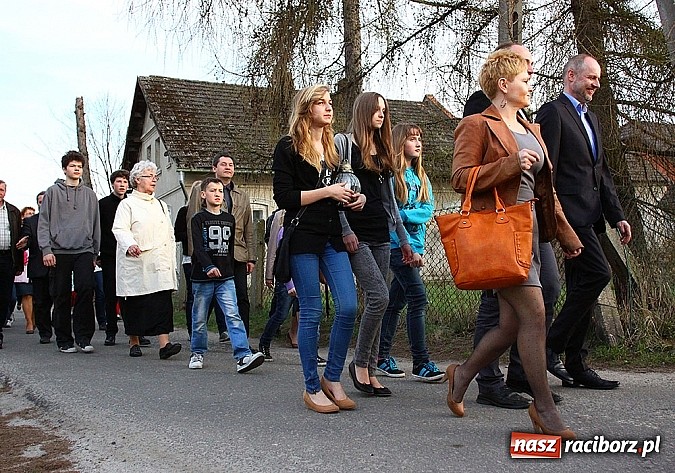 Zdjęcie w galerii na portalu naszraciborz.pl: W Kuźni oddali hołd ofiarom zbrodni katyńskiej wiadomości z regionu