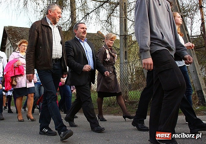 Zdjęcie w galerii na portalu naszraciborz.pl: W Kuźni oddali hołd ofiarom zbrodni katyńskiej wiadomości z regionu