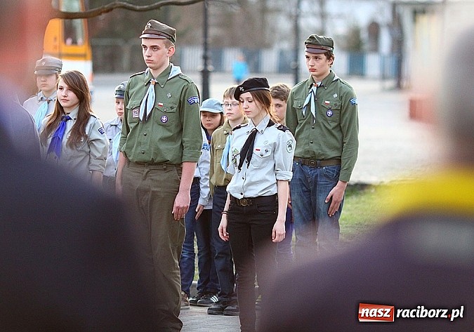 Zdjęcie w galerii na portalu naszraciborz.pl: W Kuźni oddali hołd ofiarom zbrodni katyńskiej wiadomości z regionu