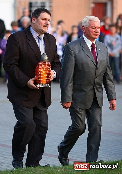 Zdjęcie w galerii na portalu naszraciborz.pl: W Kuźni oddali hołd ofiarom zbrodni katyńskiej wiadomości z regionu