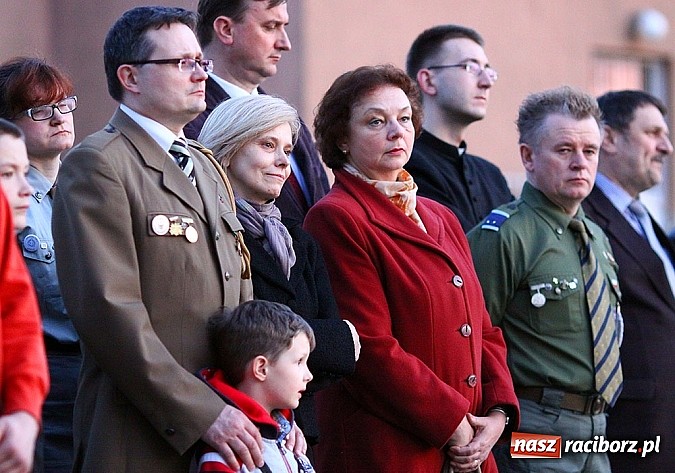 Zdjęcie w galerii na portalu naszraciborz.pl: W Kuźni oddali hołd ofiarom zbrodni katyńskiej wiadomości z regionu