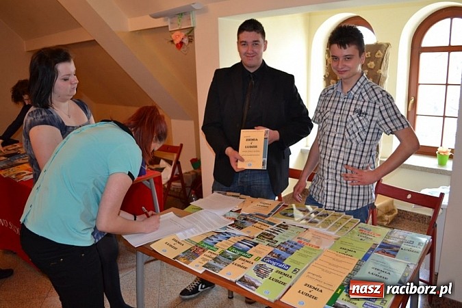 Zdjęcie w galerii na portalu naszraciborz.pl: Na Zamku odbyły się Targi Edukacyjne wiadomości z regionu