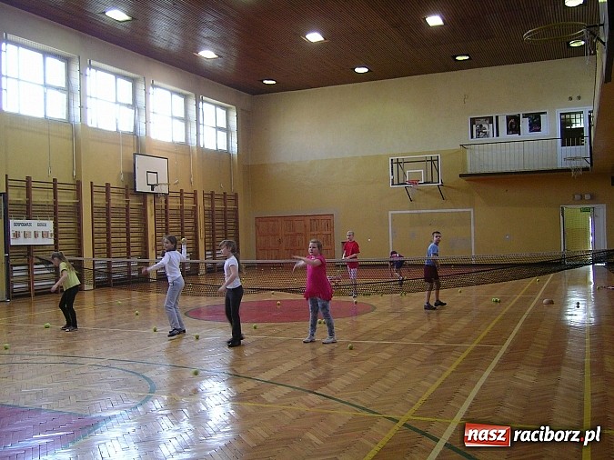 Zdjęcie w galerii na portalu naszraciborz.pl: Wielobój sportowy u tenisistów   wiadomości z regionu