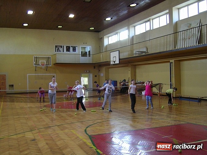 Zdjęcie w galerii na portalu naszraciborz.pl: Wielobój sportowy u tenisistów   wiadomości z regionu