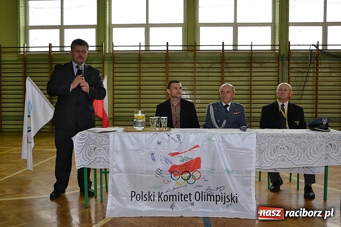 Zdjęcie w galerii na portalu naszraciborz.pl: Olimpijczycy odwiedzili Tworków wiadomości z regionu