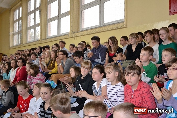 Zdjęcie w galerii na portalu naszraciborz.pl: Olimpijczycy odwiedzili Tworków wiadomości z regionu