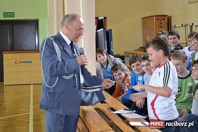 Zdjęcie w galerii na portalu naszraciborz.pl: Olimpijczycy odwiedzili Tworków wiadomości z regionu