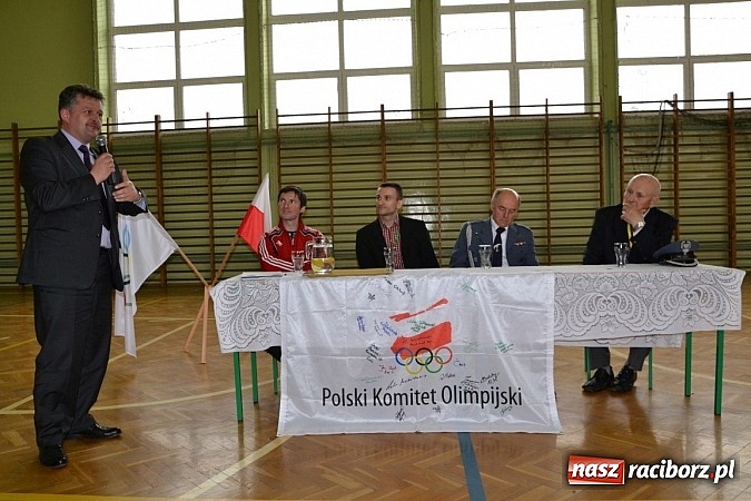 Zdjęcie w galerii na portalu naszraciborz.pl: Olimpijczycy odwiedzili Tworków wiadomości z regionu