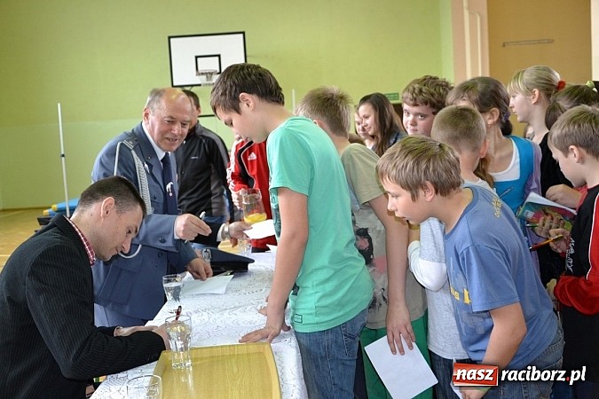 Zdjęcie w galerii na portalu naszraciborz.pl: Olimpijczycy odwiedzili Tworków wiadomości z regionu