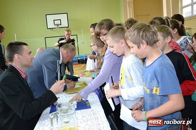 Zdjęcie w galerii na portalu naszraciborz.pl: Olimpijczycy odwiedzili Tworków wiadomości z regionu