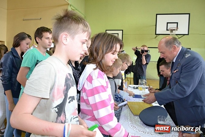 Zdjęcie w galerii na portalu naszraciborz.pl: Olimpijczycy odwiedzili Tworków wiadomości z regionu