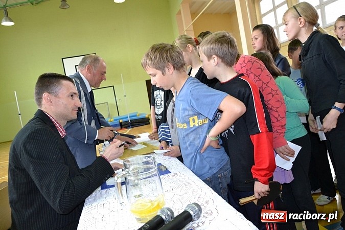 Zdjęcie w galerii na portalu naszraciborz.pl: Olimpijczycy odwiedzili Tworków wiadomości z regionu