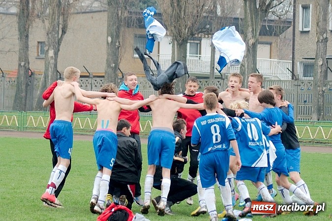 Zdjęcie w galerii na portalu naszraciborz.pl: MKP Odra Centrum lepsza od Ikara wiadomości z regionu