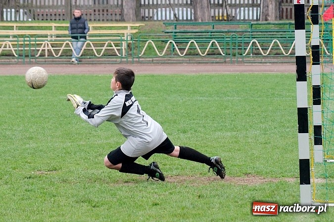 Zdjęcie w galerii na portalu naszraciborz.pl: Najmłodszy na boisku zapewnił Unii komplet punktów wiadomości z regionu