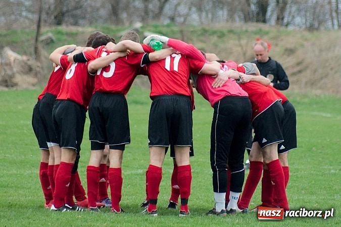 Zdjęcie w galerii na portalu naszraciborz.pl: C klasa: Mecz na szczycie dla Czernicy wiadomości z regionu