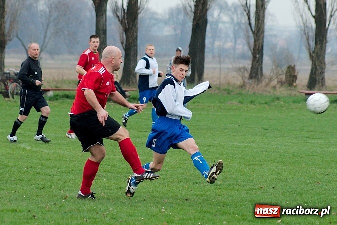 Zdjęcie w galerii na portalu naszraciborz.pl: C klasa: Mecz na szczycie dla Czernicy wiadomości z regionu