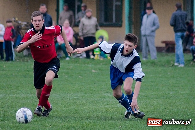Zdjęcie w galerii na portalu naszraciborz.pl: C klasa: Mecz na szczycie dla Czernicy wiadomości z regionu