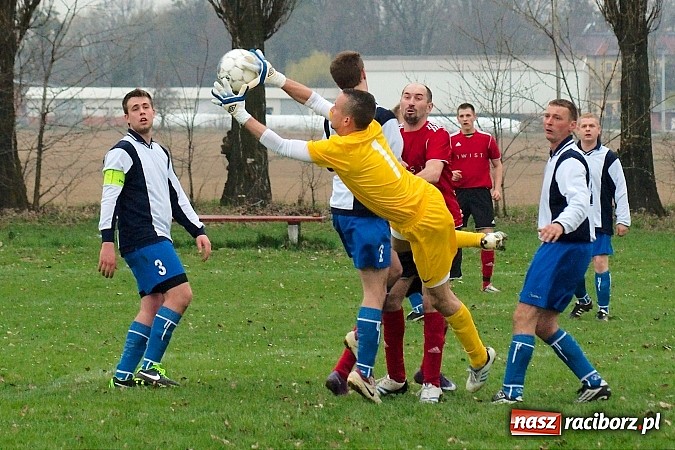 Zdjęcie w galerii na portalu naszraciborz.pl: C klasa: Mecz na szczycie dla Czernicy wiadomości z regionu