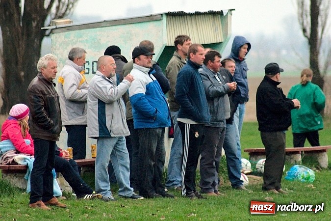 Zdjęcie w galerii na portalu naszraciborz.pl: C klasa: Mecz na szczycie dla Czernicy wiadomości z regionu