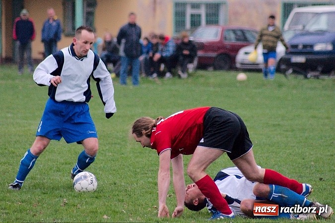 Zdjęcie w galerii na portalu naszraciborz.pl: C klasa: Mecz na szczycie dla Czernicy wiadomości z regionu