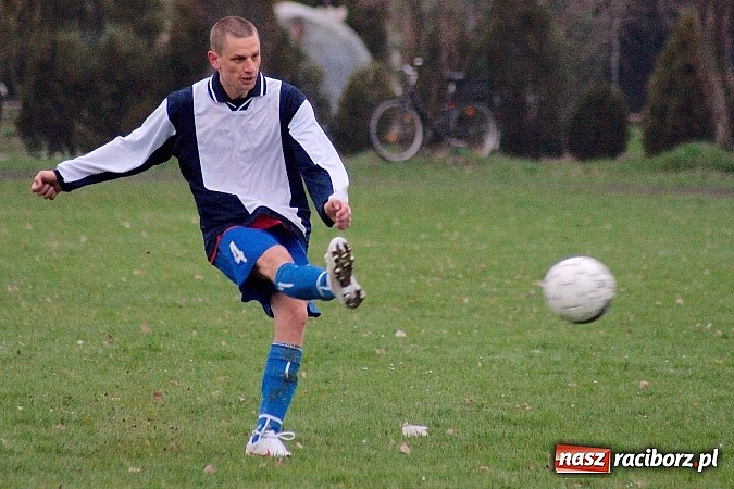 Zdjęcie w galerii na portalu naszraciborz.pl: C klasa: Mecz na szczycie dla Czernicy wiadomości z regionu