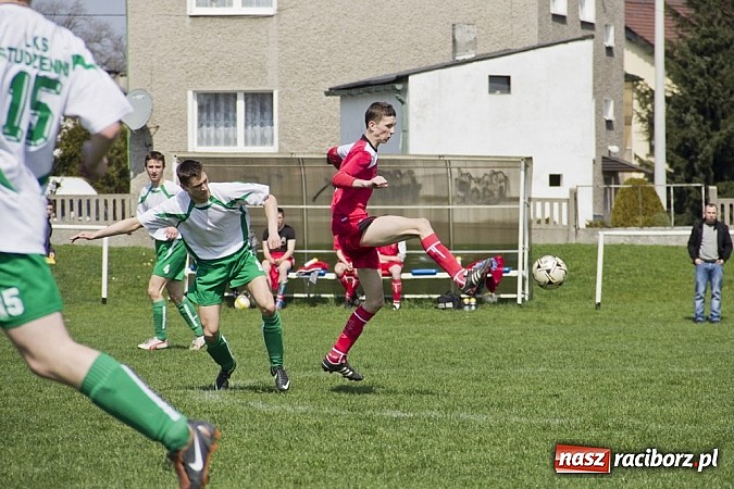 Zdjęcie w galerii na portalu naszraciborz.pl: Emocje, kartki i remis w Studziennej wiadomości z regionu