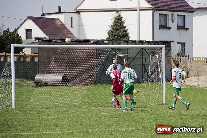 Zdjęcie w galerii na portalu naszraciborz.pl: Emocje, kartki i remis w Studziennej wiadomości z regionu