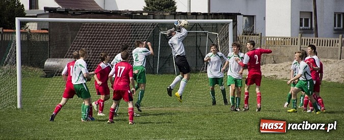 Zdjęcie w galerii na portalu naszraciborz.pl: Emocje, kartki i remis w Studziennej wiadomości z regionu