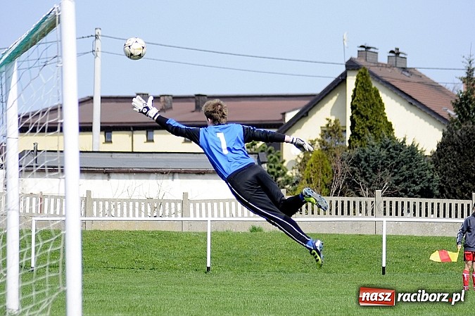 Zdjęcie w galerii na portalu naszraciborz.pl: Emocje, kartki i remis w Studziennej wiadomości z regionu