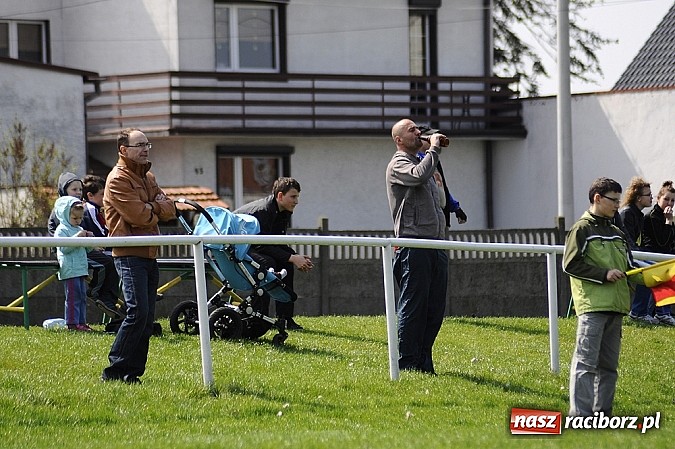 Zdjęcie w galerii na portalu naszraciborz.pl: Emocje, kartki i remis w Studziennej wiadomości z regionu