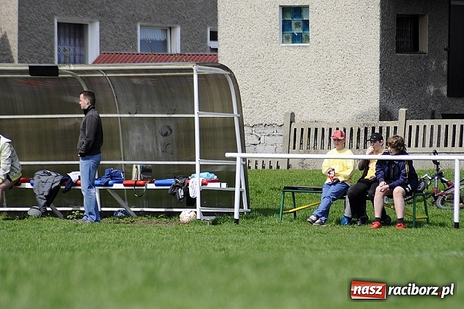 Zdjęcie w galerii na portalu naszraciborz.pl: Emocje, kartki i remis w Studziennej wiadomości z regionu