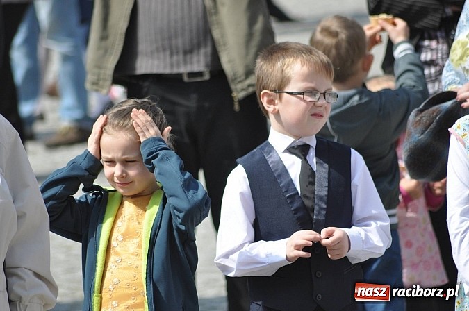 Zdjęcie w galerii na portalu naszraciborz.pl: Tysiące mieszkańców powiatu na zamkowym jarmarku i biesiadzie kabaretowej wiadomości z regionu