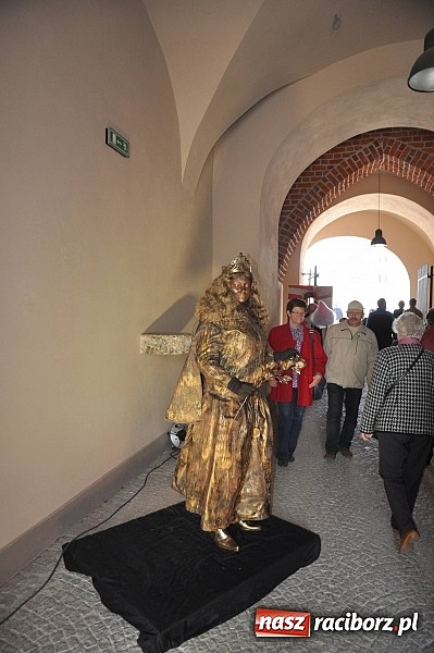 Zdjęcie w galerii na portalu naszraciborz.pl: Tysiące mieszkańców powiatu na zamkowym jarmarku i biesiadzie kabaretowej wiadomości z regionu