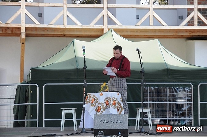 Zdjęcie w galerii na portalu naszraciborz.pl: Tysiące mieszkańców powiatu na zamkowym jarmarku i biesiadzie kabaretowej wiadomości z regionu