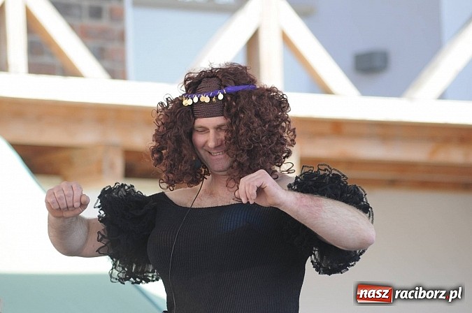 Zdjęcie w galerii na portalu naszraciborz.pl: Tysiące mieszkańców powiatu na zamkowym jarmarku i biesiadzie kabaretowej wiadomości z regionu