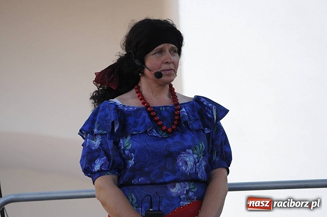 Zdjęcie w galerii na portalu naszraciborz.pl: Tysiące mieszkańców powiatu na zamkowym jarmarku i biesiadzie kabaretowej wiadomości z regionu