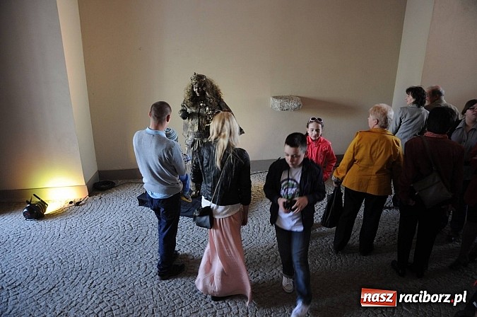 Zdjęcie w galerii na portalu naszraciborz.pl: Tysiące mieszkańców powiatu na zamkowym jarmarku i biesiadzie kabaretowej wiadomości z regionu