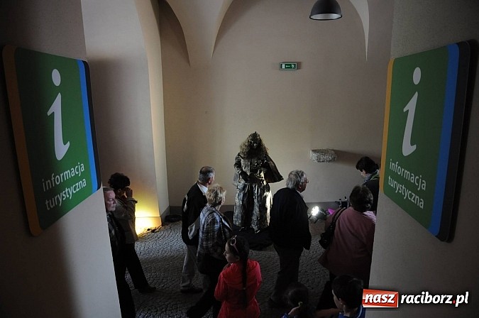 Zdjęcie w galerii na portalu naszraciborz.pl: Tysiące mieszkańców powiatu na zamkowym jarmarku i biesiadzie kabaretowej wiadomości z regionu