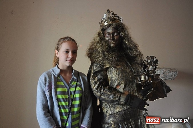 Zdjęcie w galerii na portalu naszraciborz.pl: Tysiące mieszkańców powiatu na zamkowym jarmarku i biesiadzie kabaretowej wiadomości z regionu